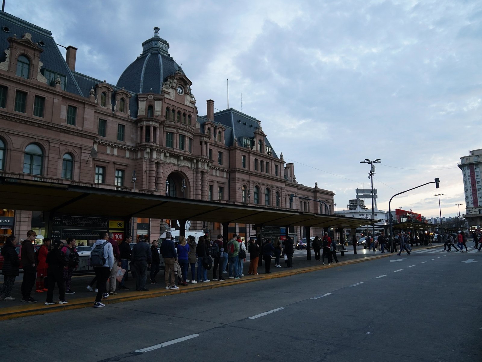 la UTA y las empresas de transporte llegaron a un acuerdo salarial y destrabaron el conflicto