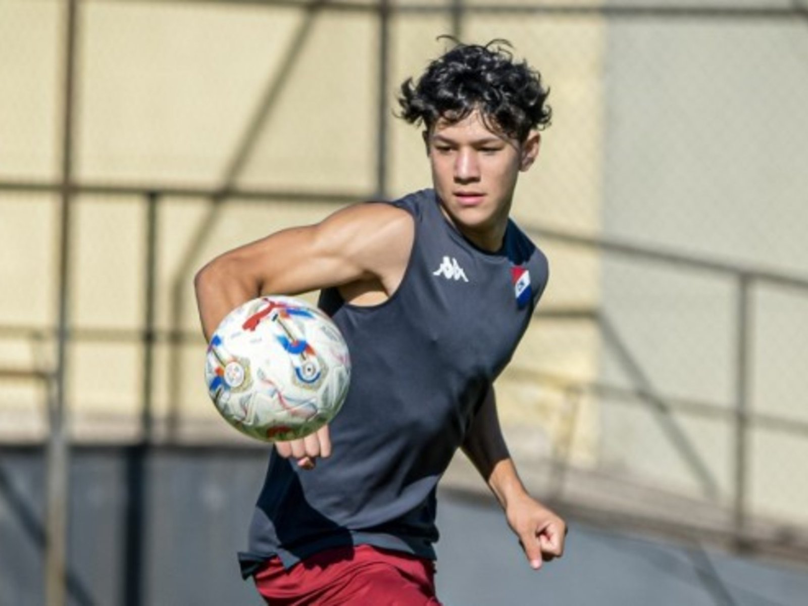 quién es el joven delantero que comparte la pretemporada con un histórico de la selección paraguaya