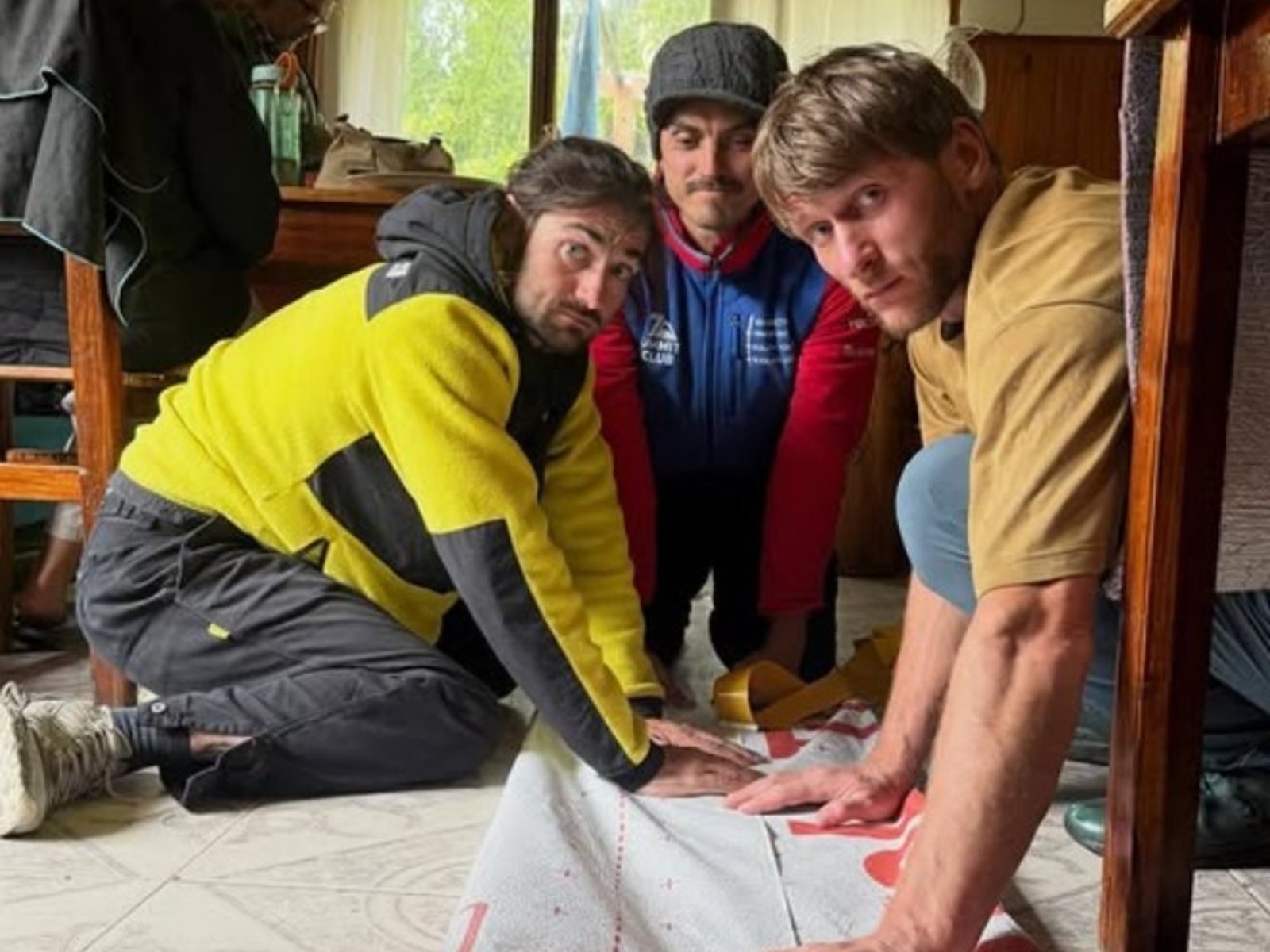 quiénes son los rusos que con un salto hicieron historia y desataron el debate