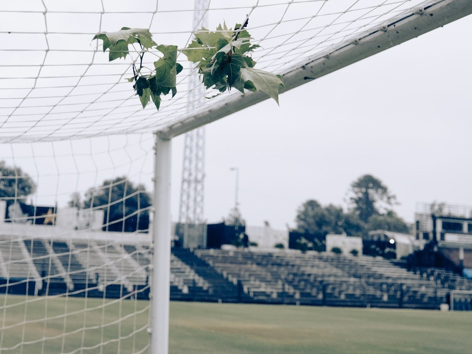 un ciclón extratropical pone en riesgo el amistoso del Rojo en Montevideo