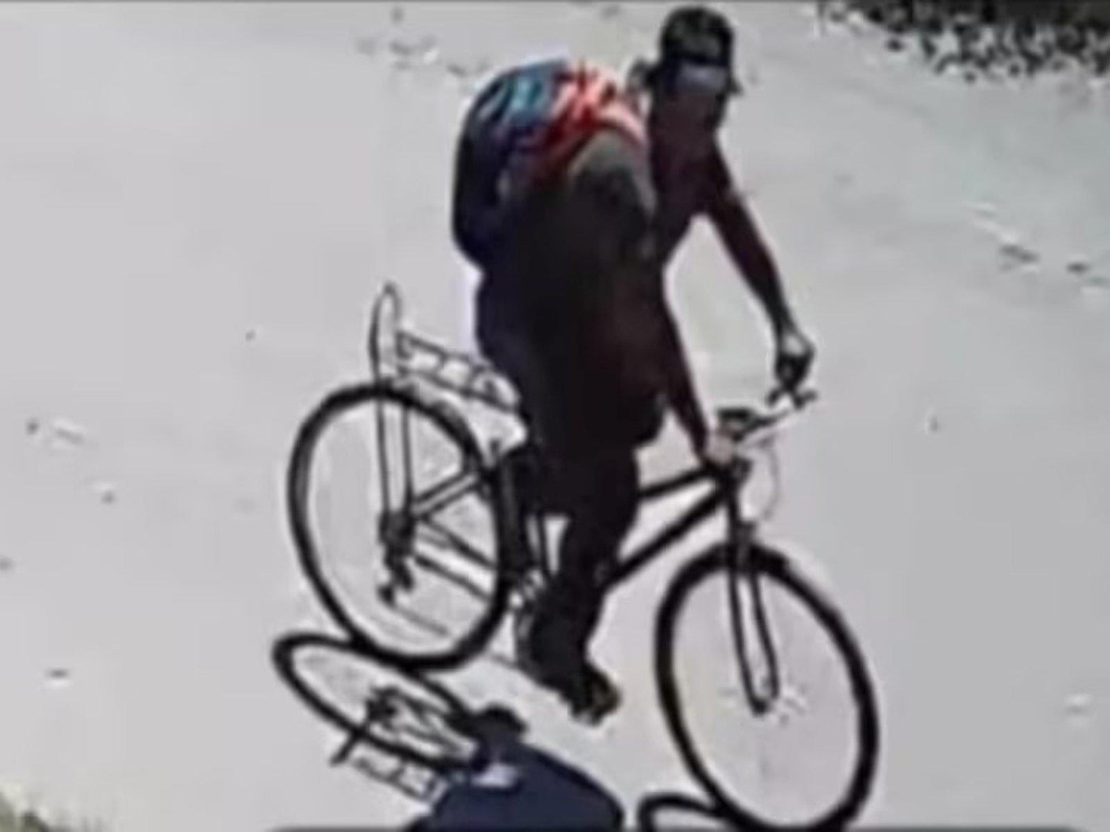 un femicida en libertad condicional apuñaló varias veces a una nena de 10 años para robar en su casa