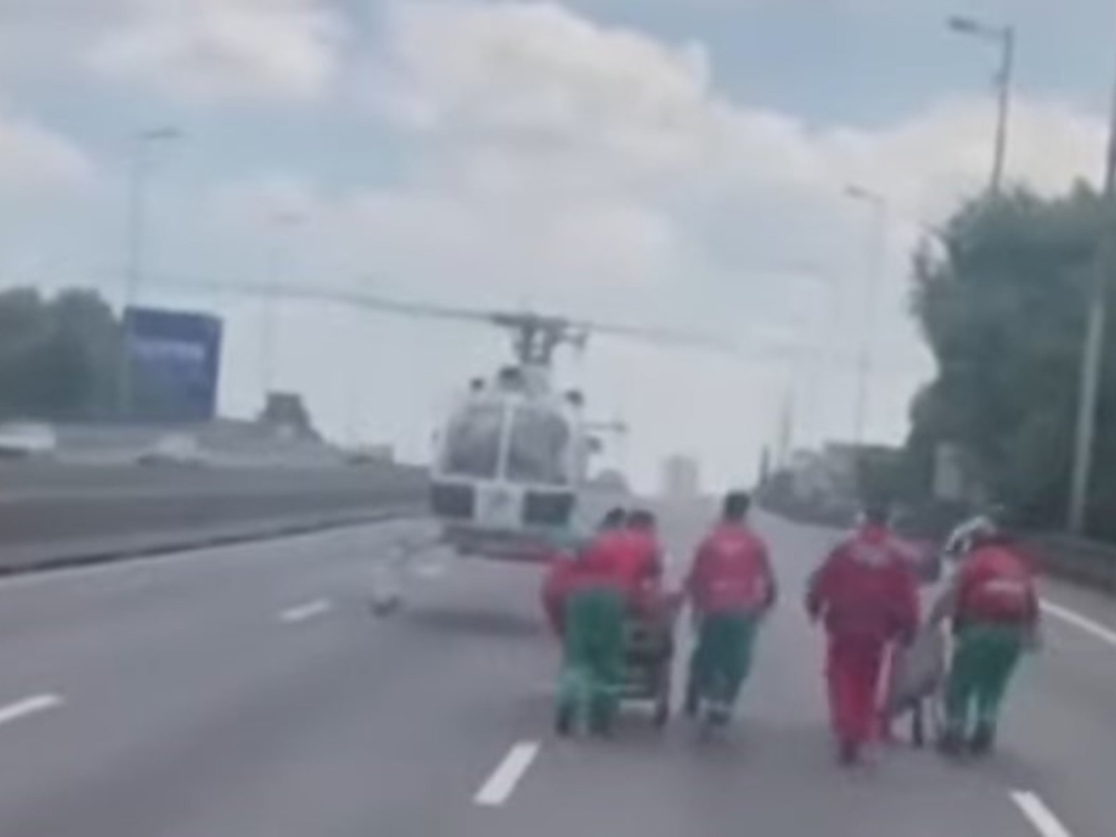 un hombre herido tras cruzar los cuatro carriles y dar con el guardarrail