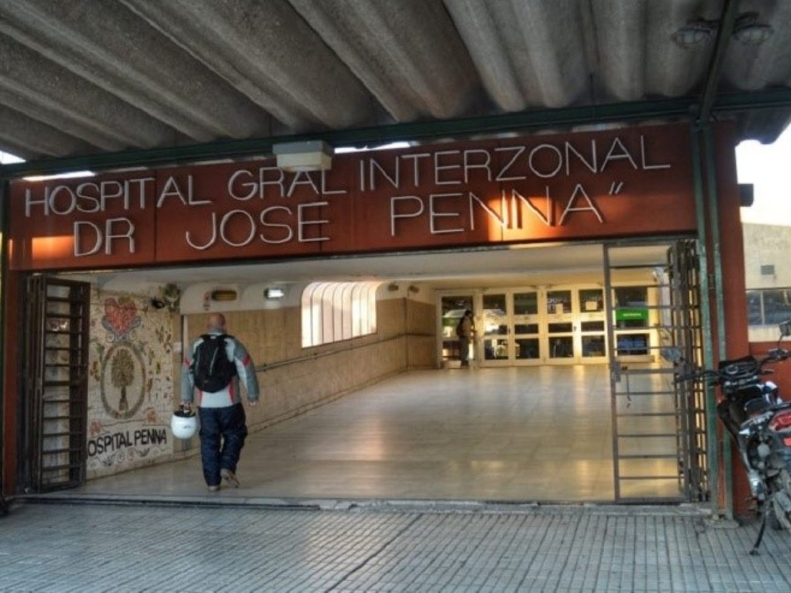 una mujer denunció que su pareja trató de matar a su bebé recién nacido