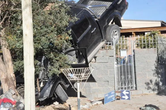 A más de 100 km/h: el vuelco de la camioneta que pudo terminar en tragedia