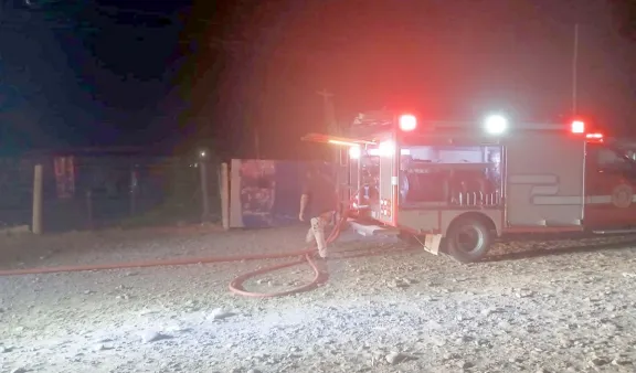 Acusan a menor de 15 años de incendiar tres viviendas y amenazar con cuchillo al dueño de una de ellas