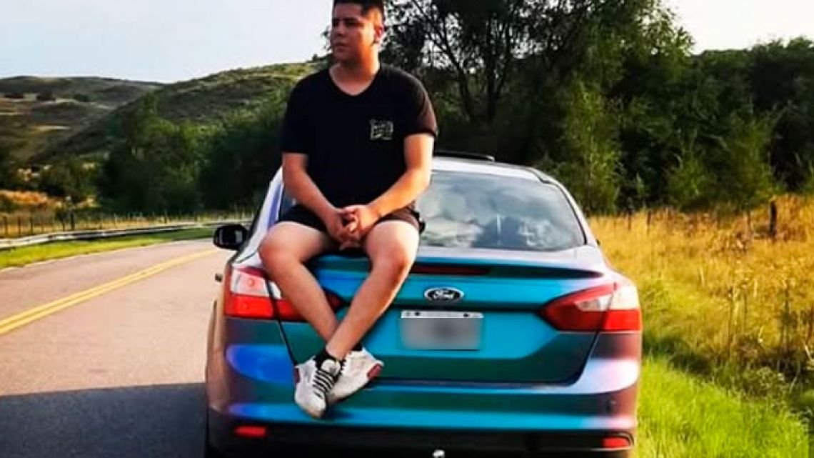 Conducía a 100 km/h y compartía armas en redes: el perfil temerario del conductor que mató a una pareja en Córdoba