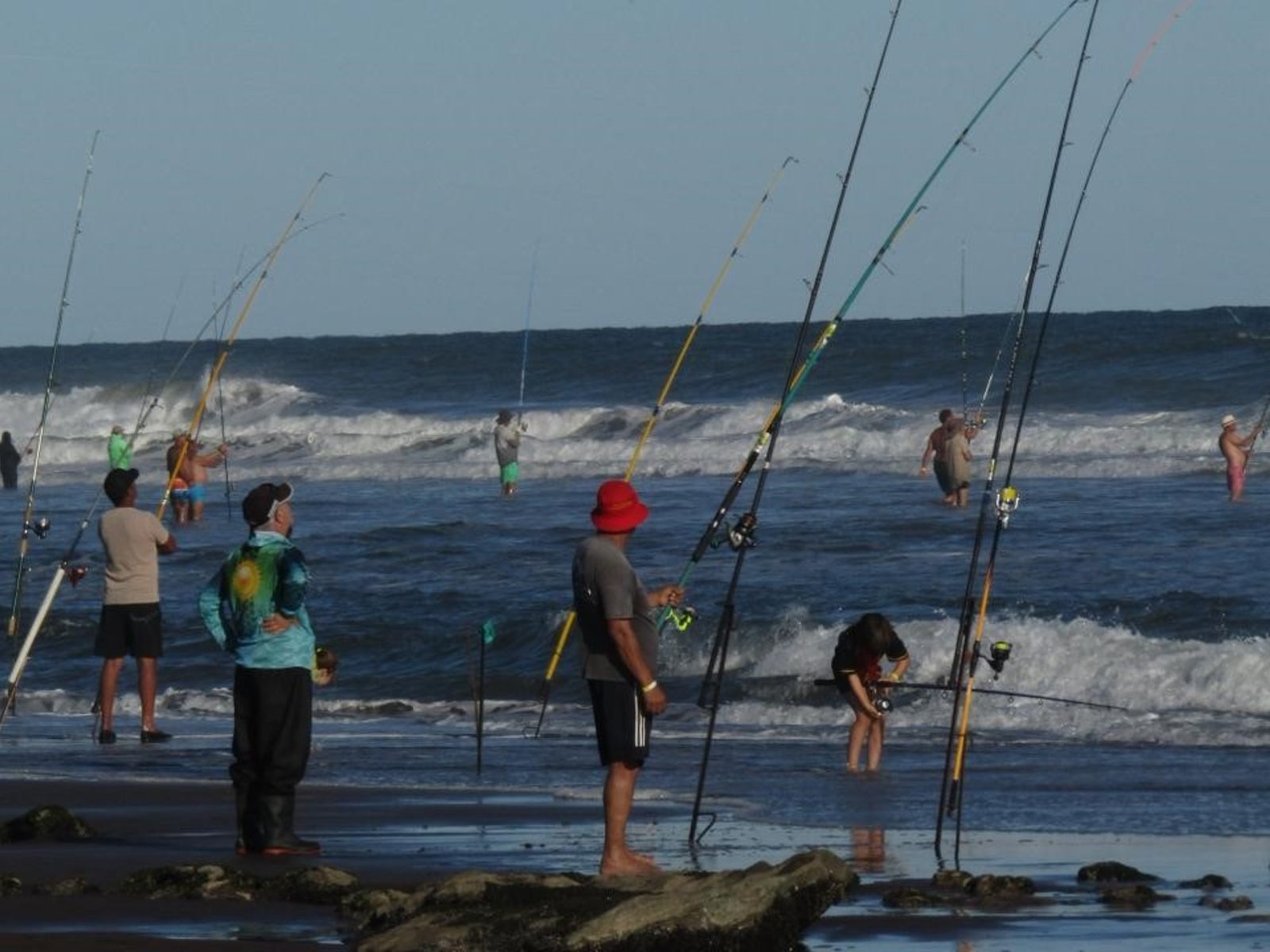 En plena madrugada, sacó una corvina negra y se ganó una 4x4 en el "mundial de la pesca"