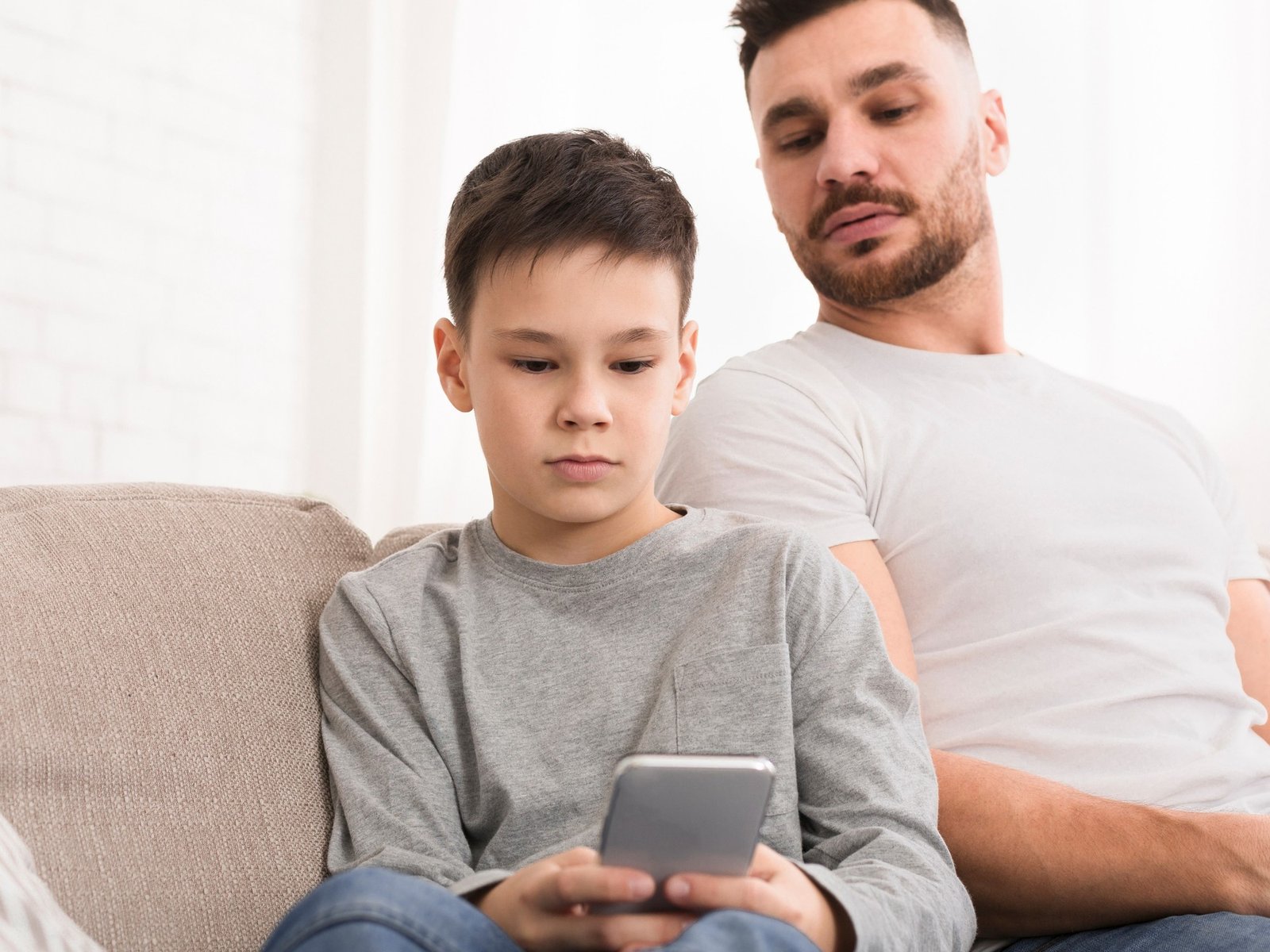 España se suma a los países que endurecieron sus reglas para blindar de riesgos a los menores