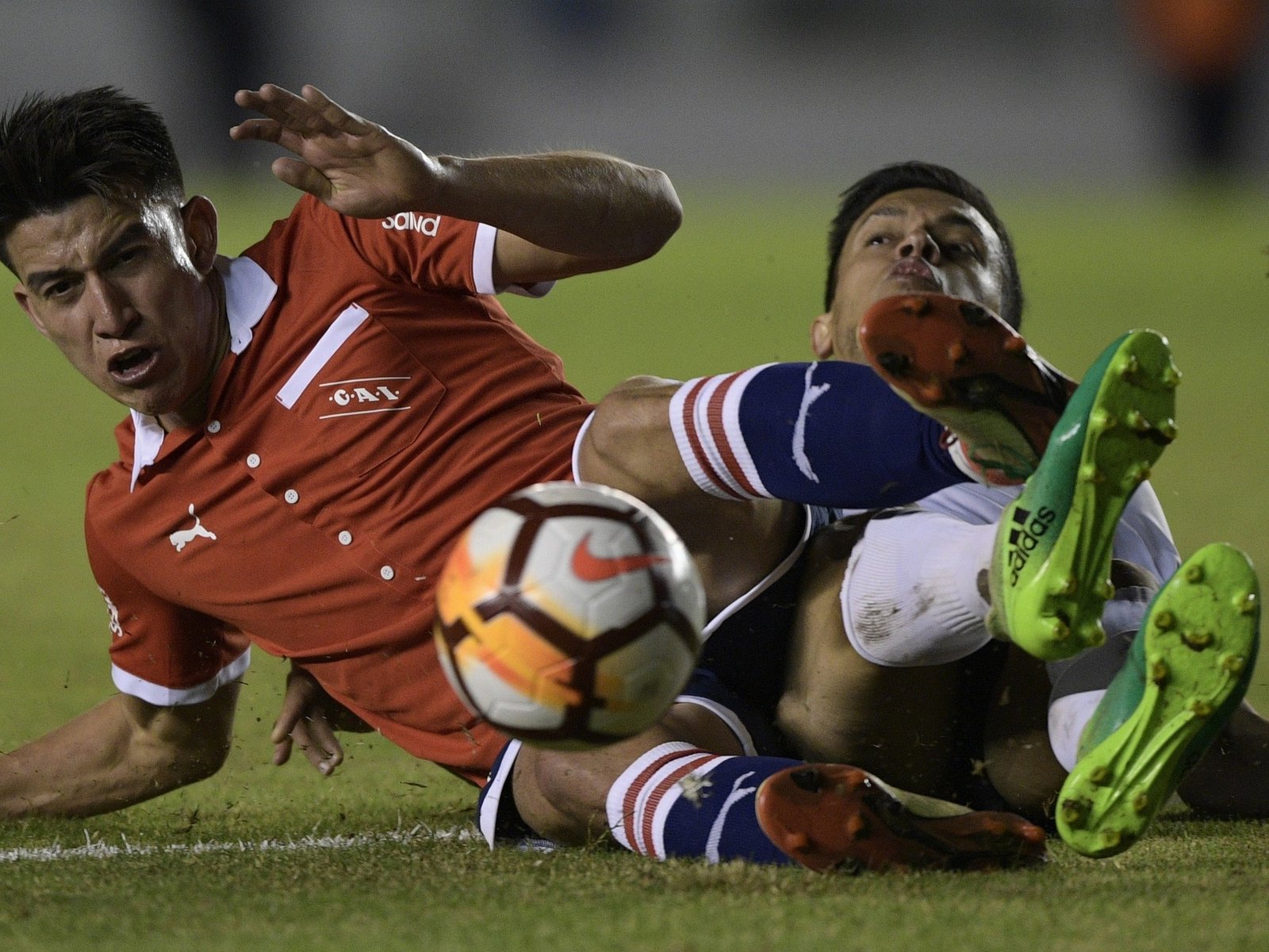 Independiente quedó inhibido por una vieja deuda y ahora no puede sumar a su tercer refuerzo, que estaba por viajar al país