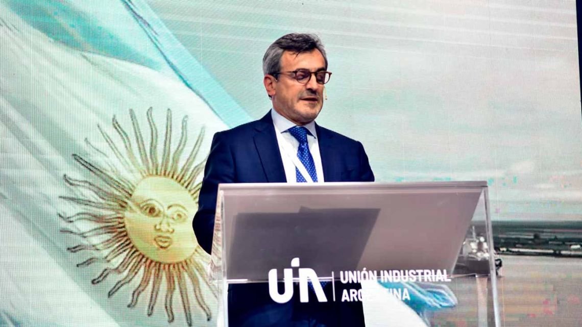La UIA le lleva a Caputo un plan para reactivar la actividad económica