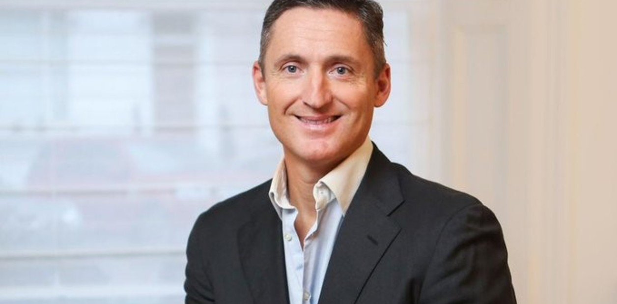 La doble visita de Gaudenzi, pasar a ser un ATP 500 y cambiar el polvo de ladrillo por el cemento