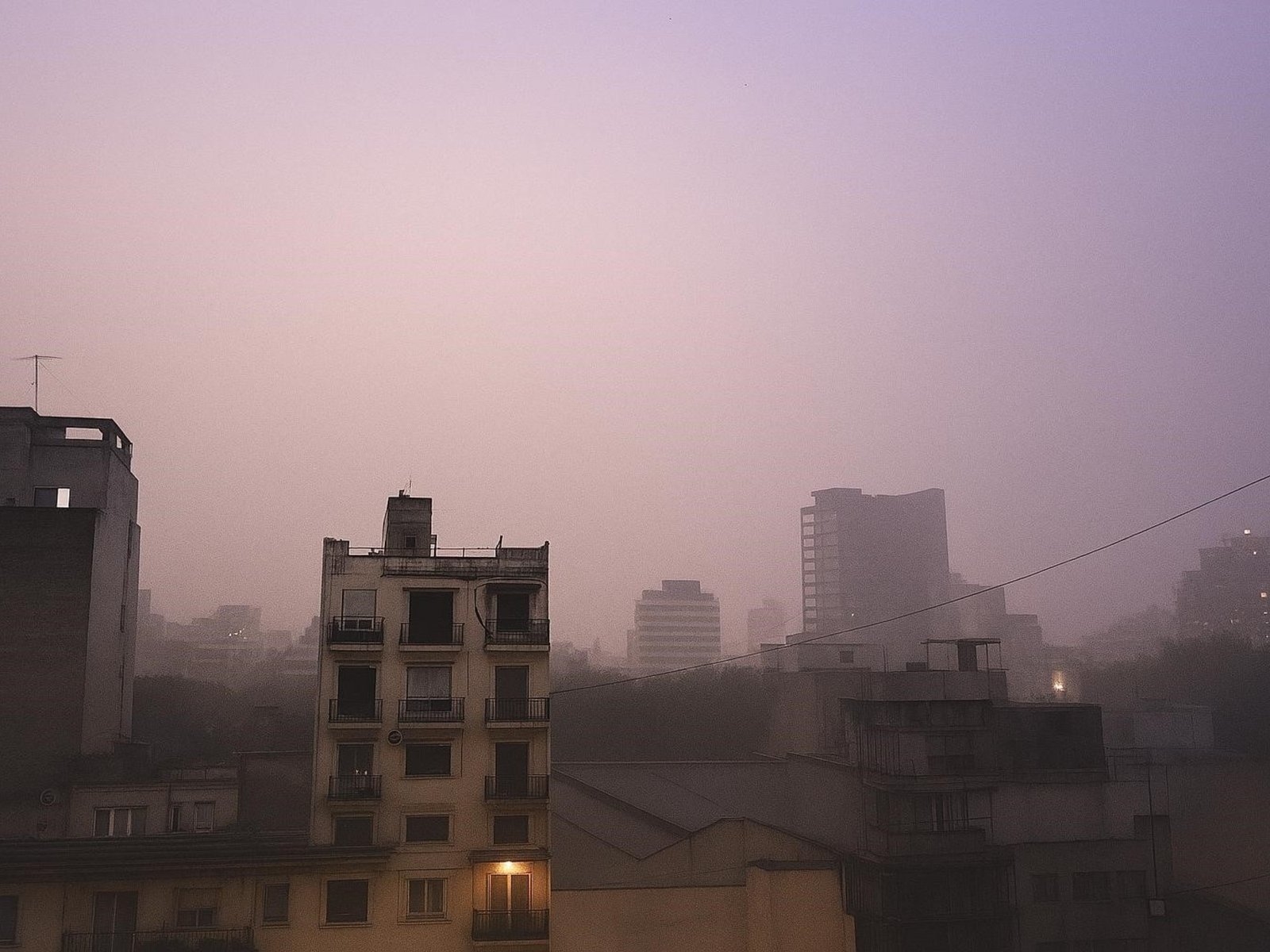 La tormenta llegó a la Ciudad y el Gran Buenos Aires con truenos, relámpagos y lluvias intensas