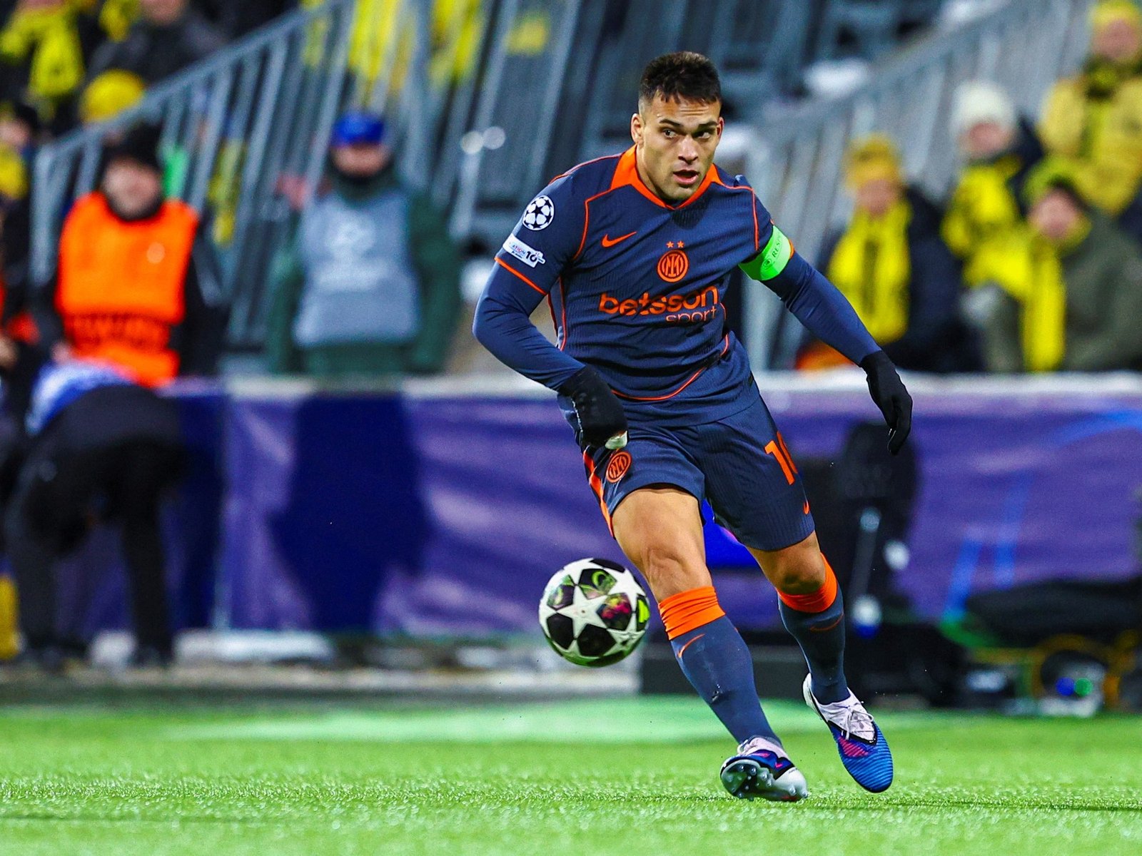 Lautaro Martínez sufrió el césped sintético de la Champions League y su lesión preocupa a la Selección Argentina: "Es bastante grave"