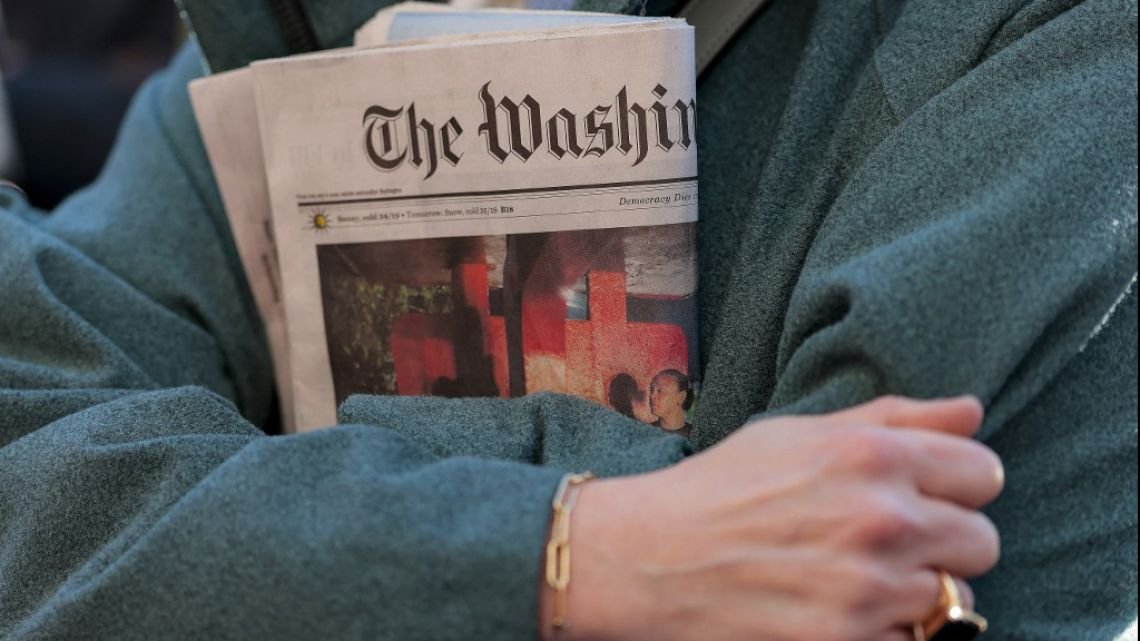 Luego de los cientos de despidos que dispuso Jeff Bezos, renunció el director del Washington Post