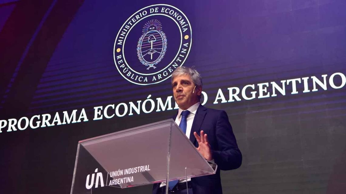 Luis Caputo se reunió con la UIA luego de la polémica con Techint