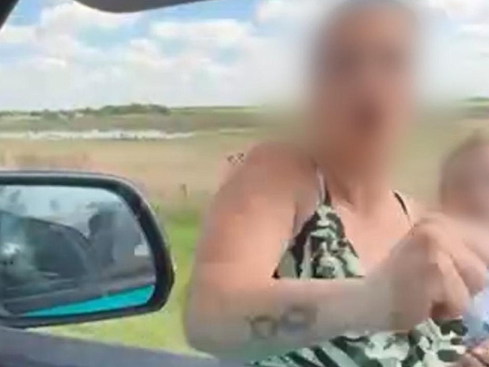 Manejaban con un bebé en brazos y agreden a los agentes de tránsito en General Madariaga: el conductor terminó demorado