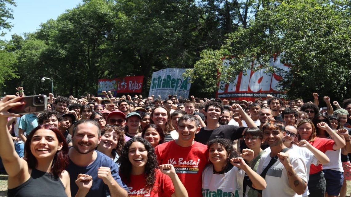 Manuel Adorni se burló del Campamento Anticapitalista y las redes reaccionaron con ironía y memes