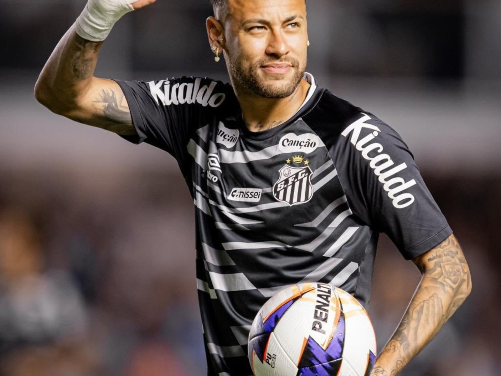 Neymar volvió a jugar con el Santos después de más de dos meses recuperándose de su operación de rodilla :: Olé