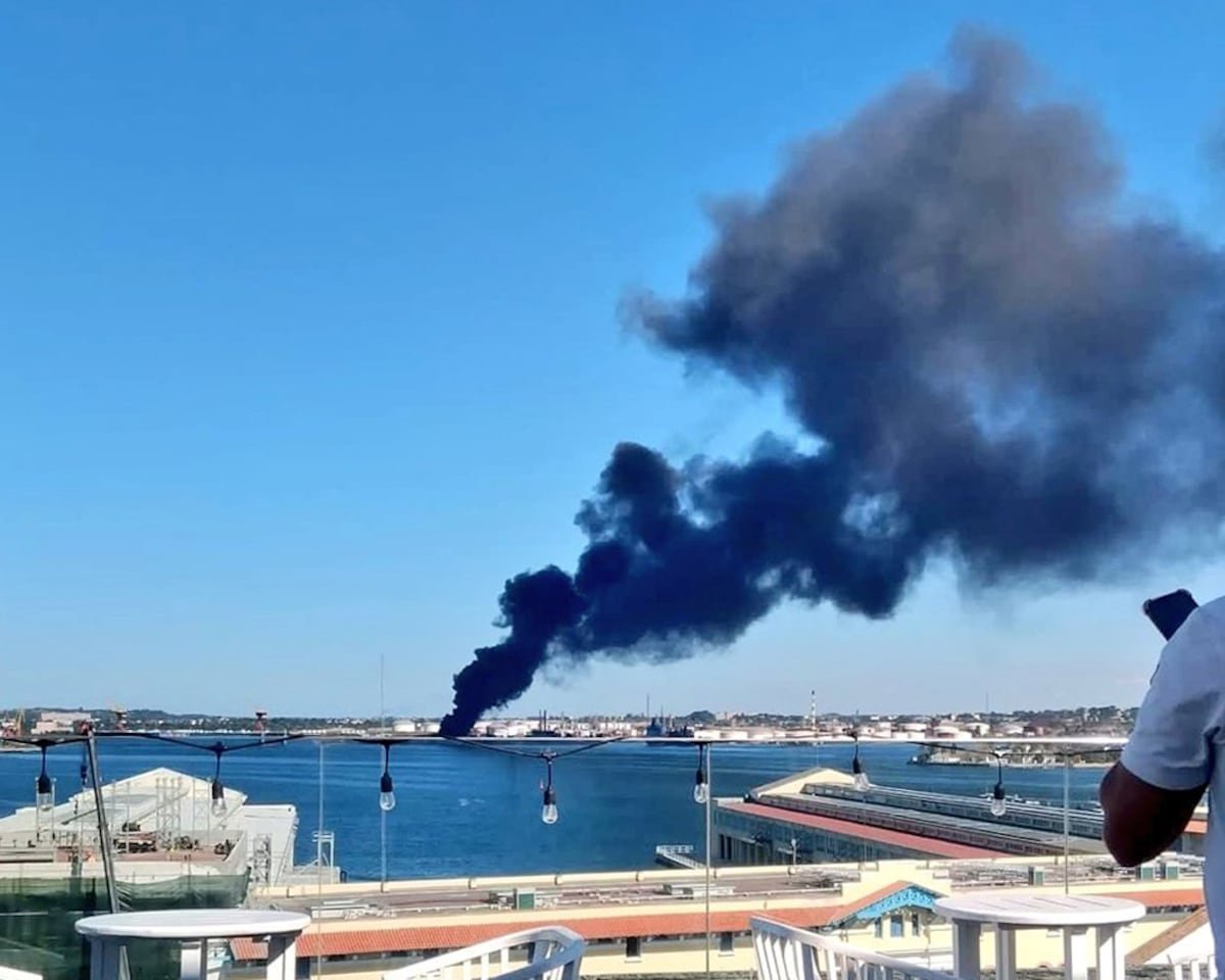 Ñico López: Un gran incendio alcanza a una de las tres refinerías cubanas