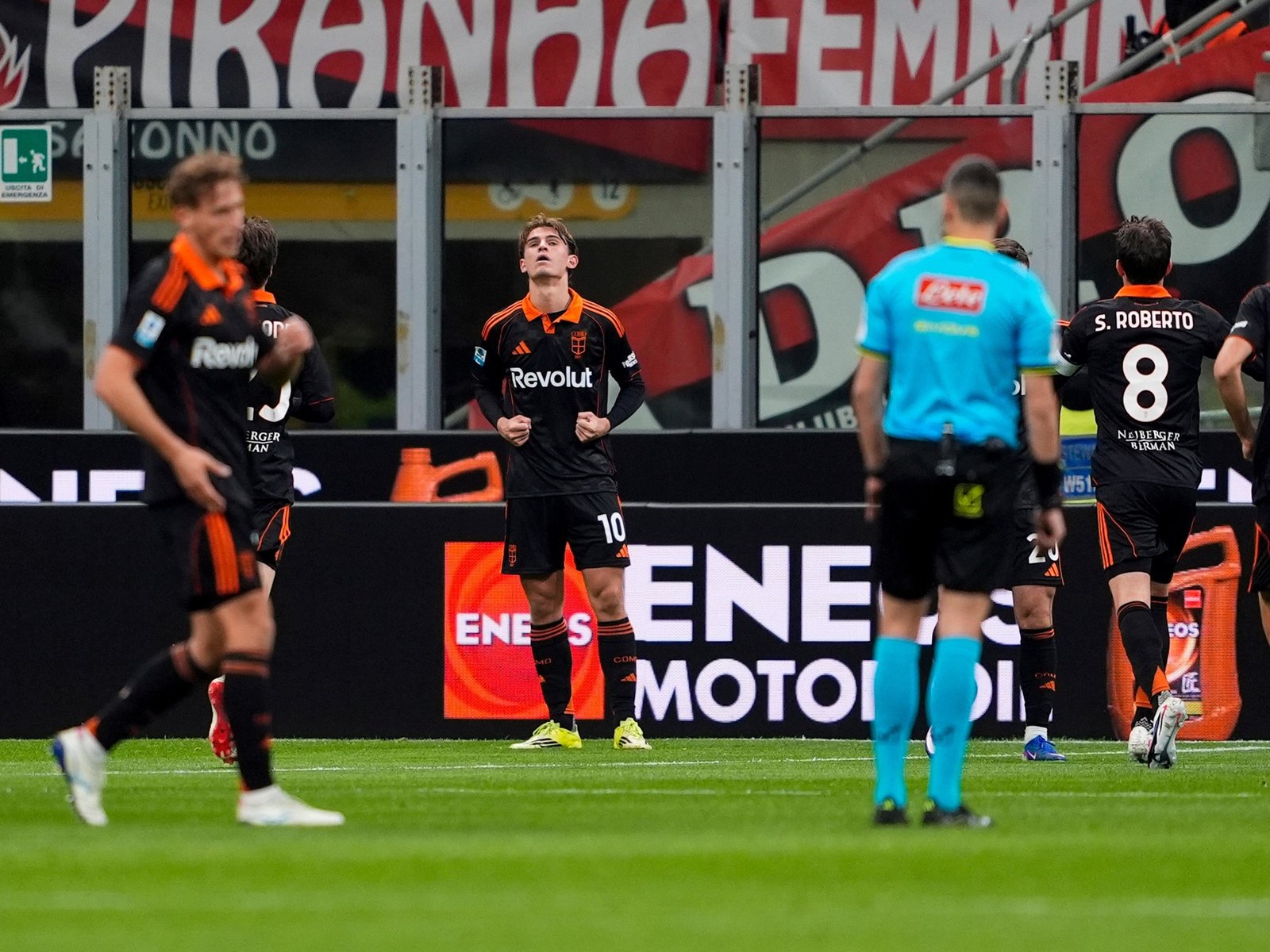Nico Paz no perdonó el regalo del arquero del Milan y puso al frente al Como en San Siro