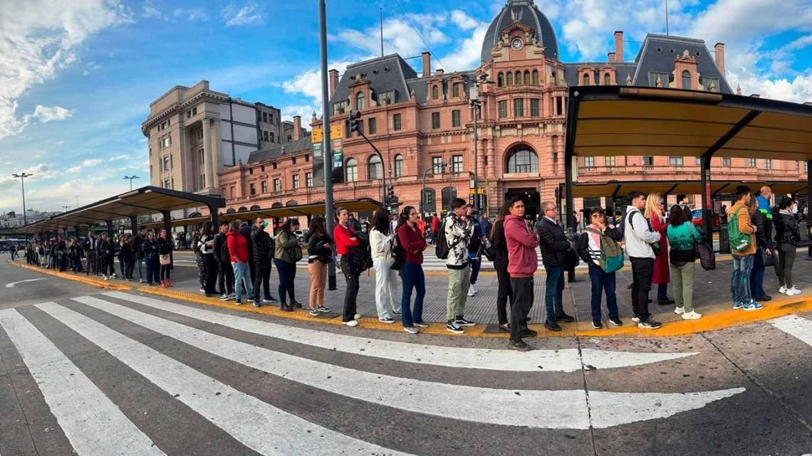 Paro general: estiman un costo de hasta u$s 489 millones para la economía argentina