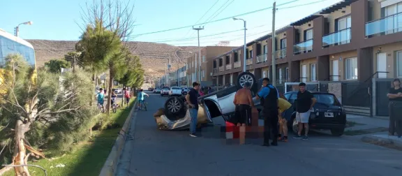 Rada Tilly: una mujer de 82 años protagonizó un vuelco en la avenida Sarmiento