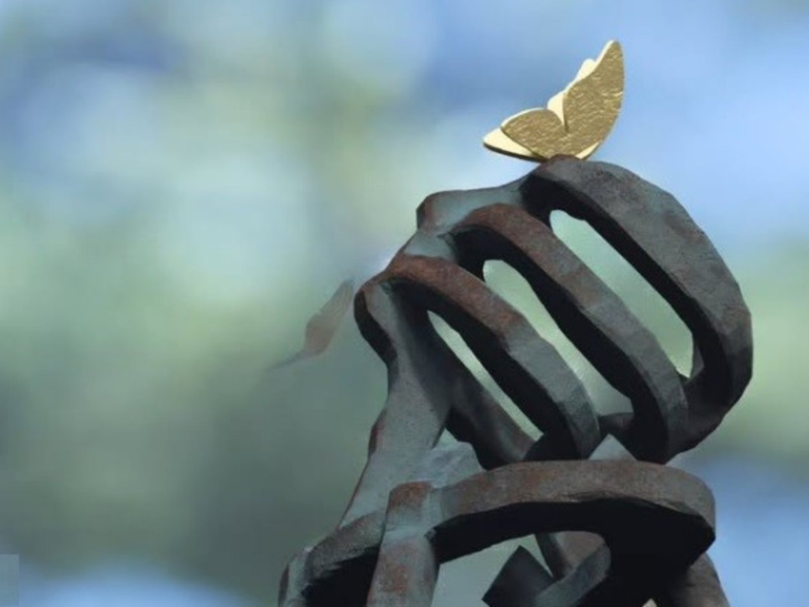 Un escultor colombiano llevó las mariposas de ‘Cien años de soledad’ al corazón de Budapest