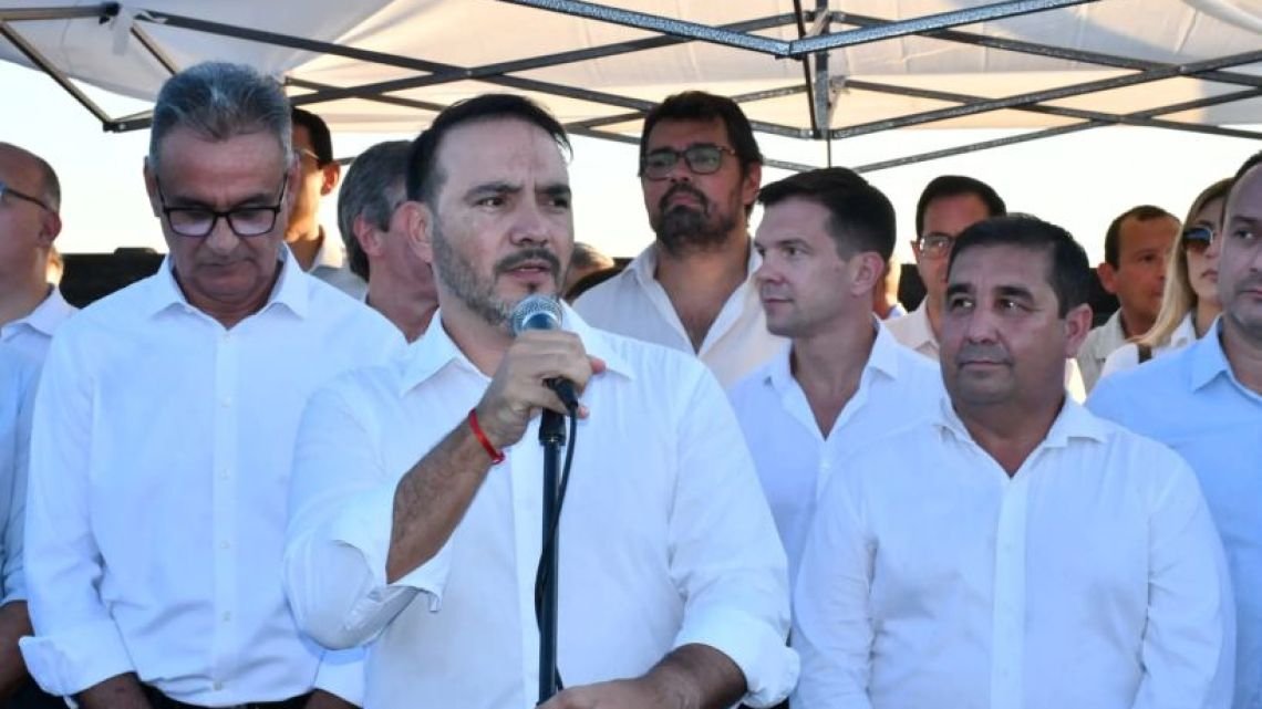 Valdés: "La columna vertebral de Corrientes es la producción del campo"