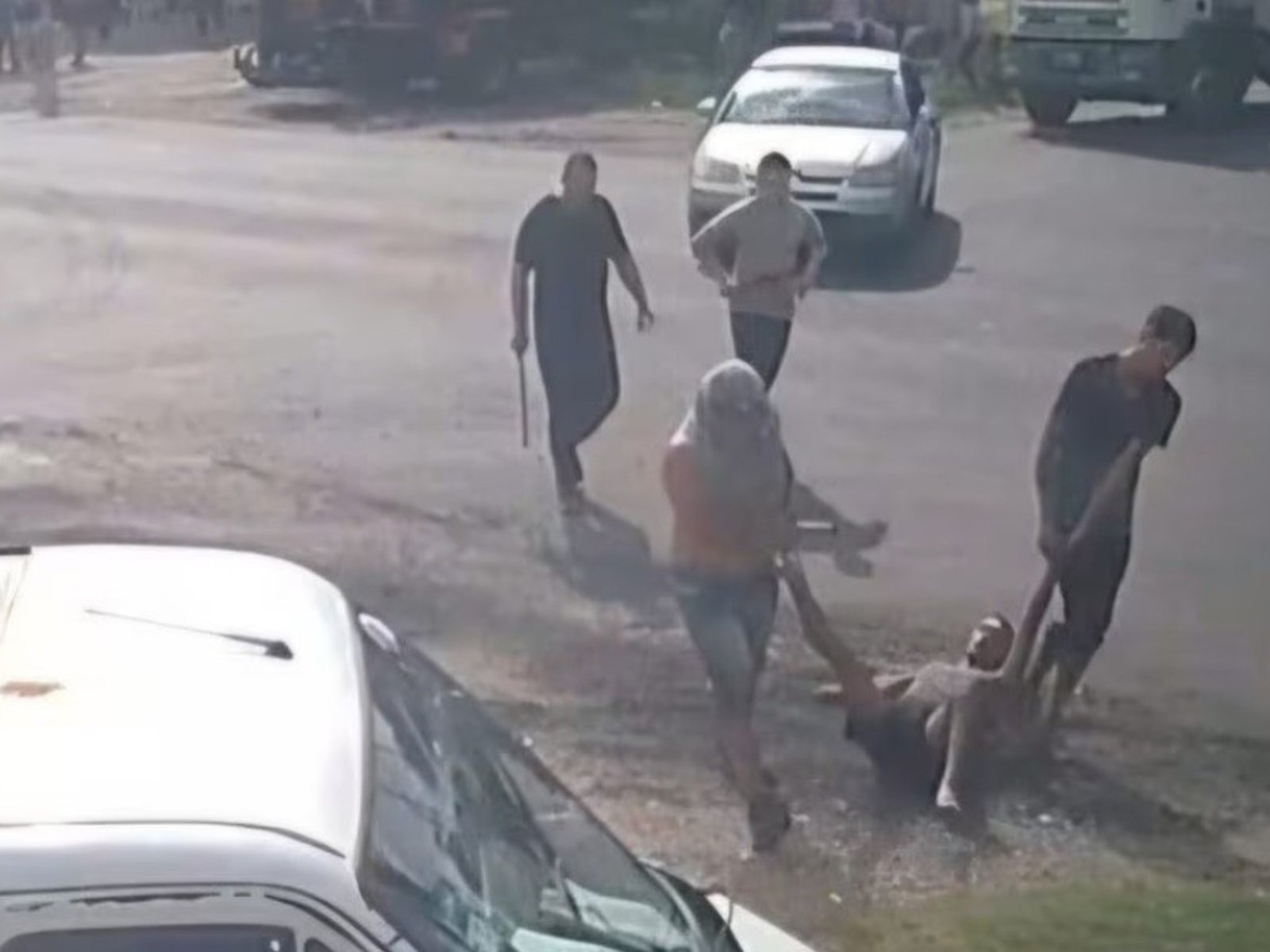 Vecinos atraparon a un ladrón y lo llevaron a la rastra a una comisaría en La Plata: "Estamos hartos"