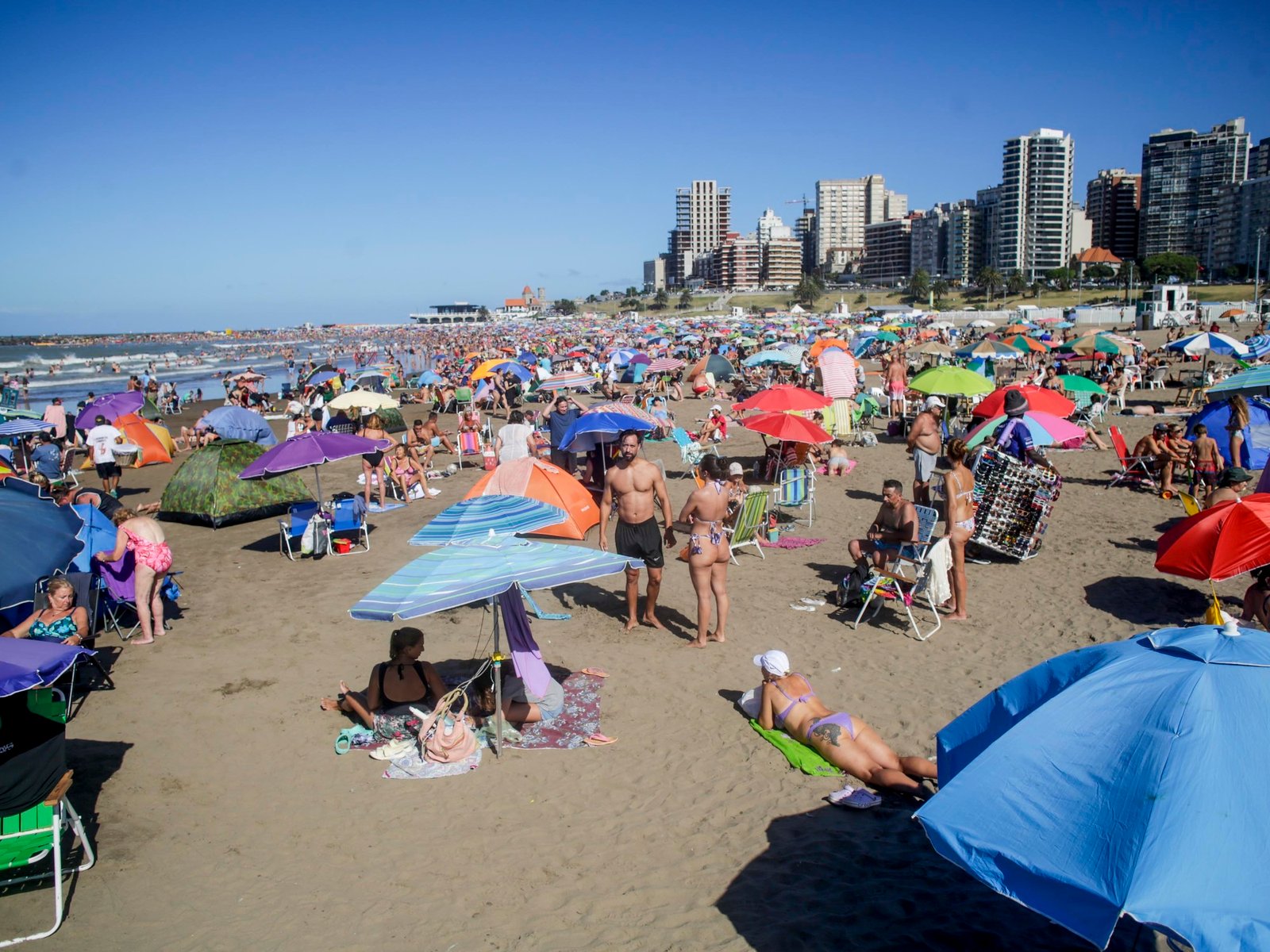 así esperan al fin de semana que podría "salvar" el verano en Mar del Plata