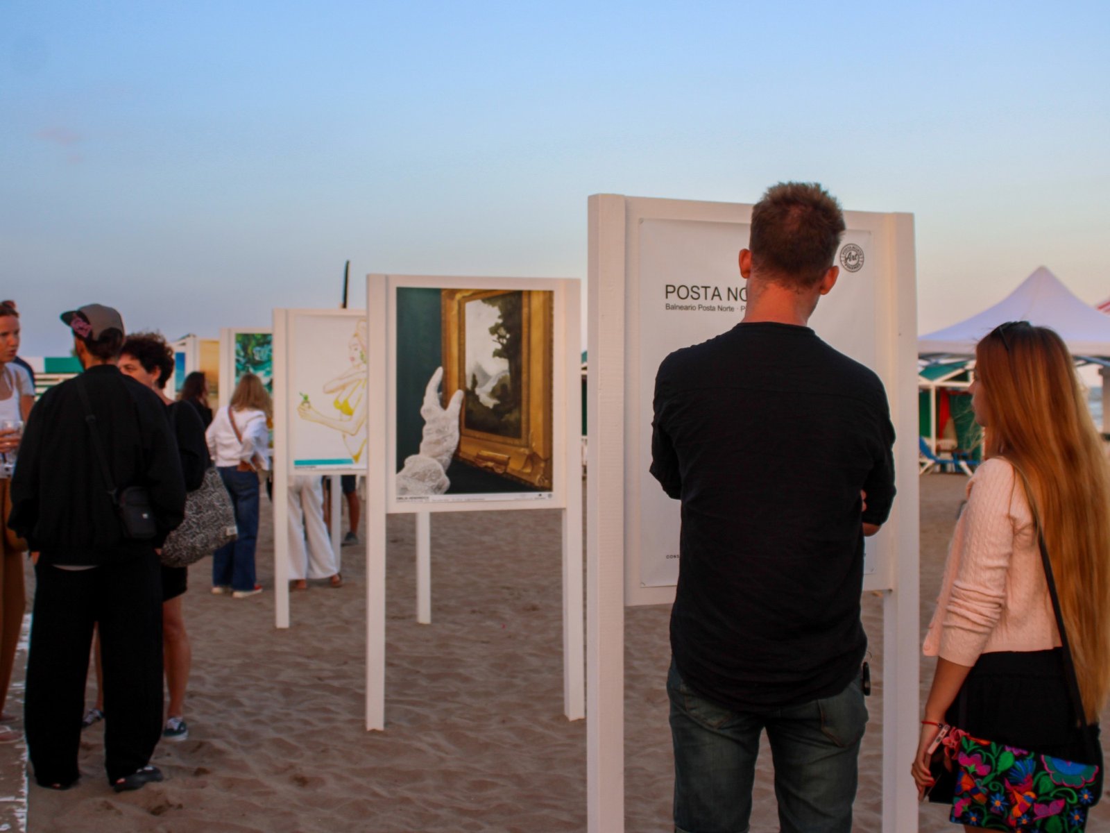 el festival de arte contemporáneo que transforma la playa