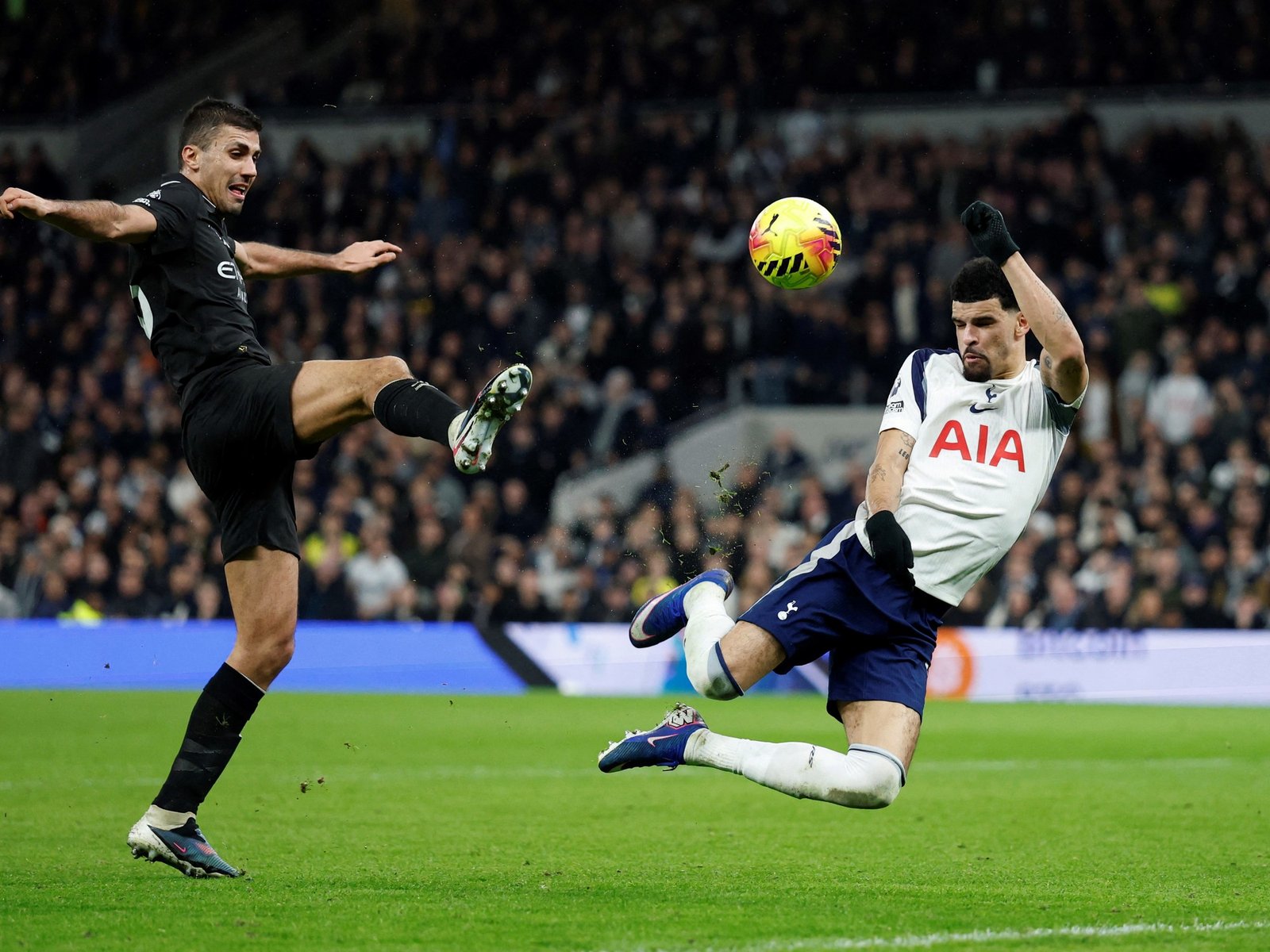 el gol antológico de taco de Solanke