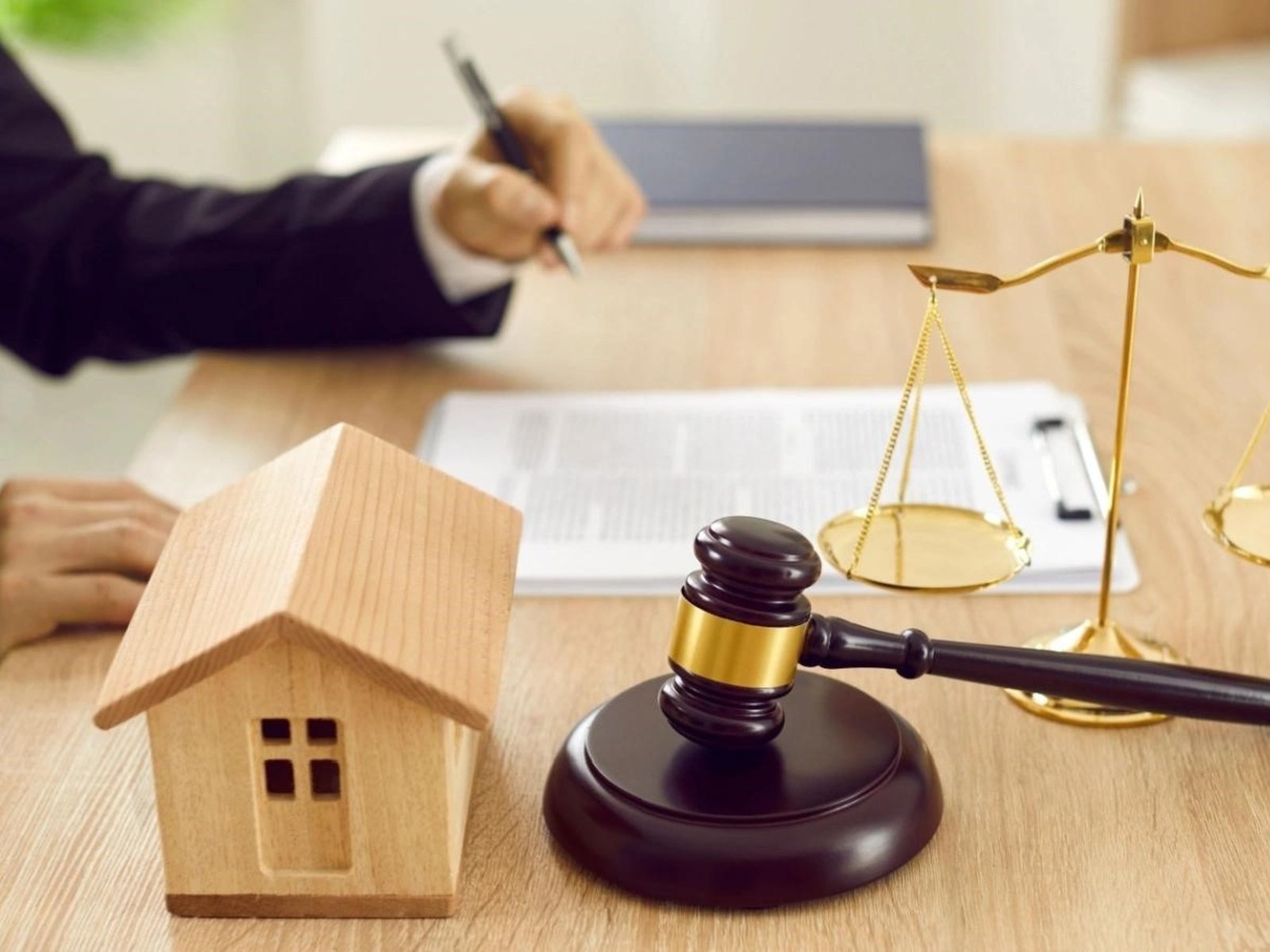 estaba separada de su marido, él murió y la Justicia igual la declaró su heredera