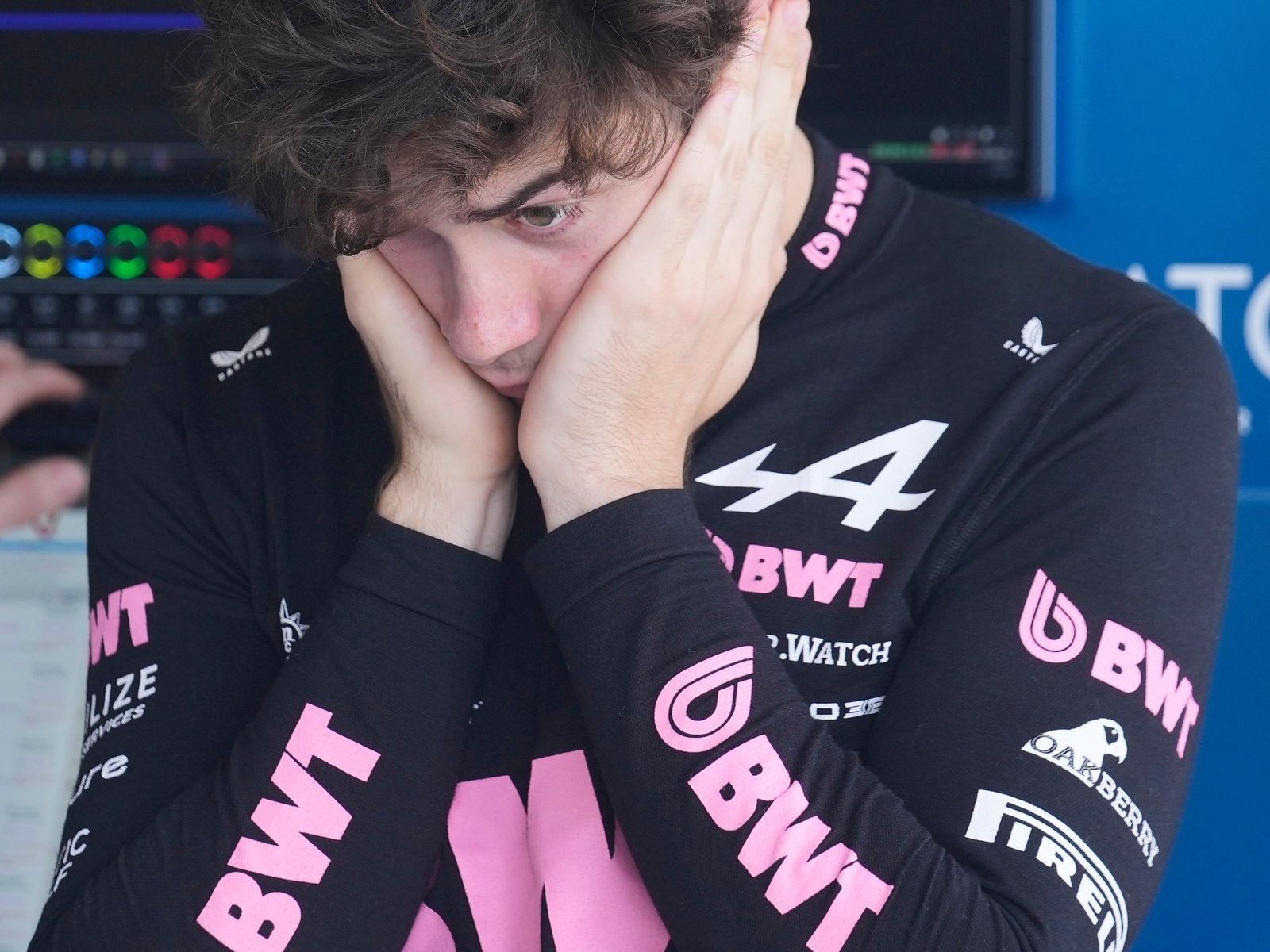 generó una bandera roja por una falla mecánica en su Alpine, fue el que menos giró y quedó último