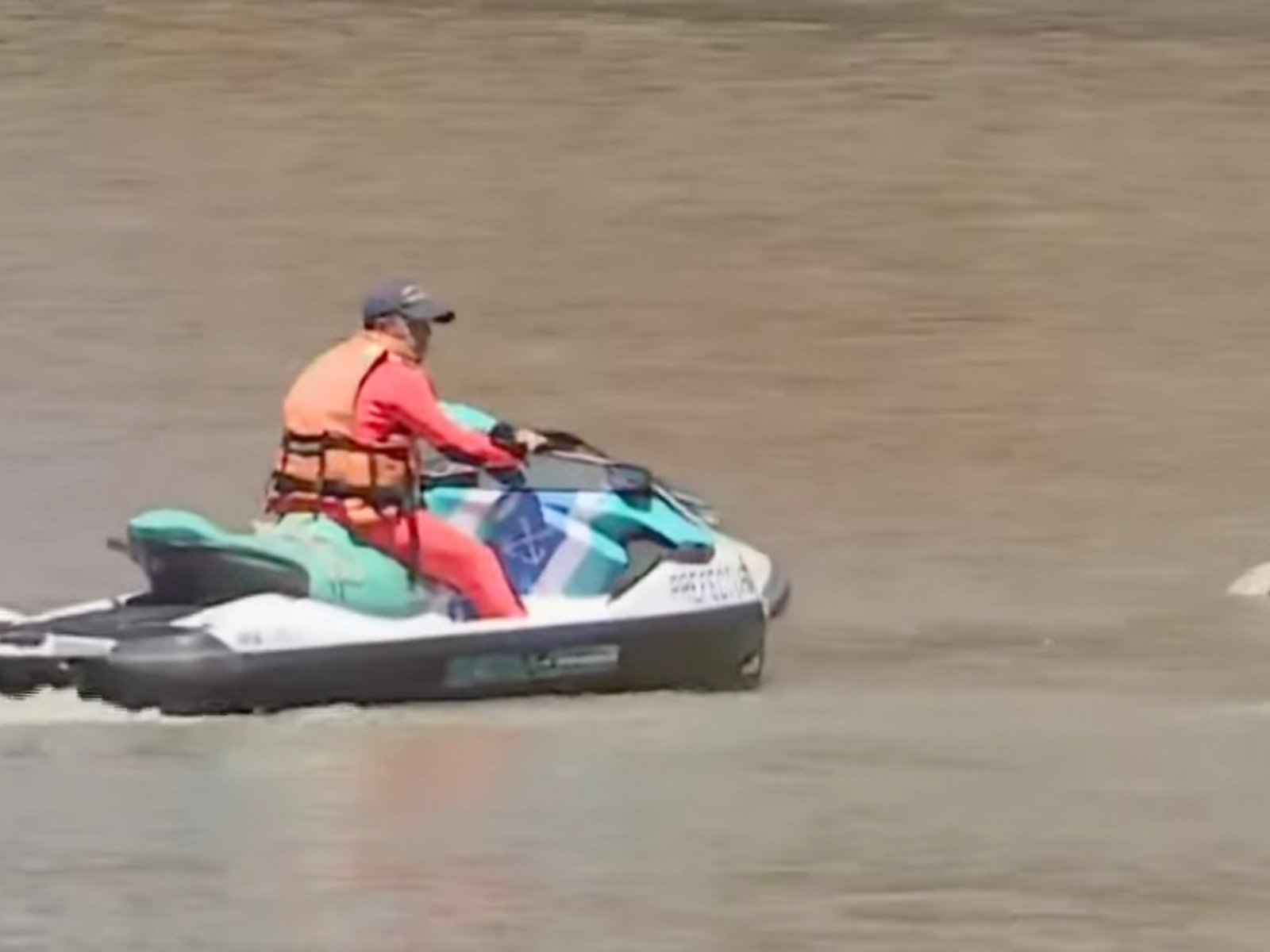 hallan un cuerpo flotando en uno de los diques e investigan las causas de la muerte