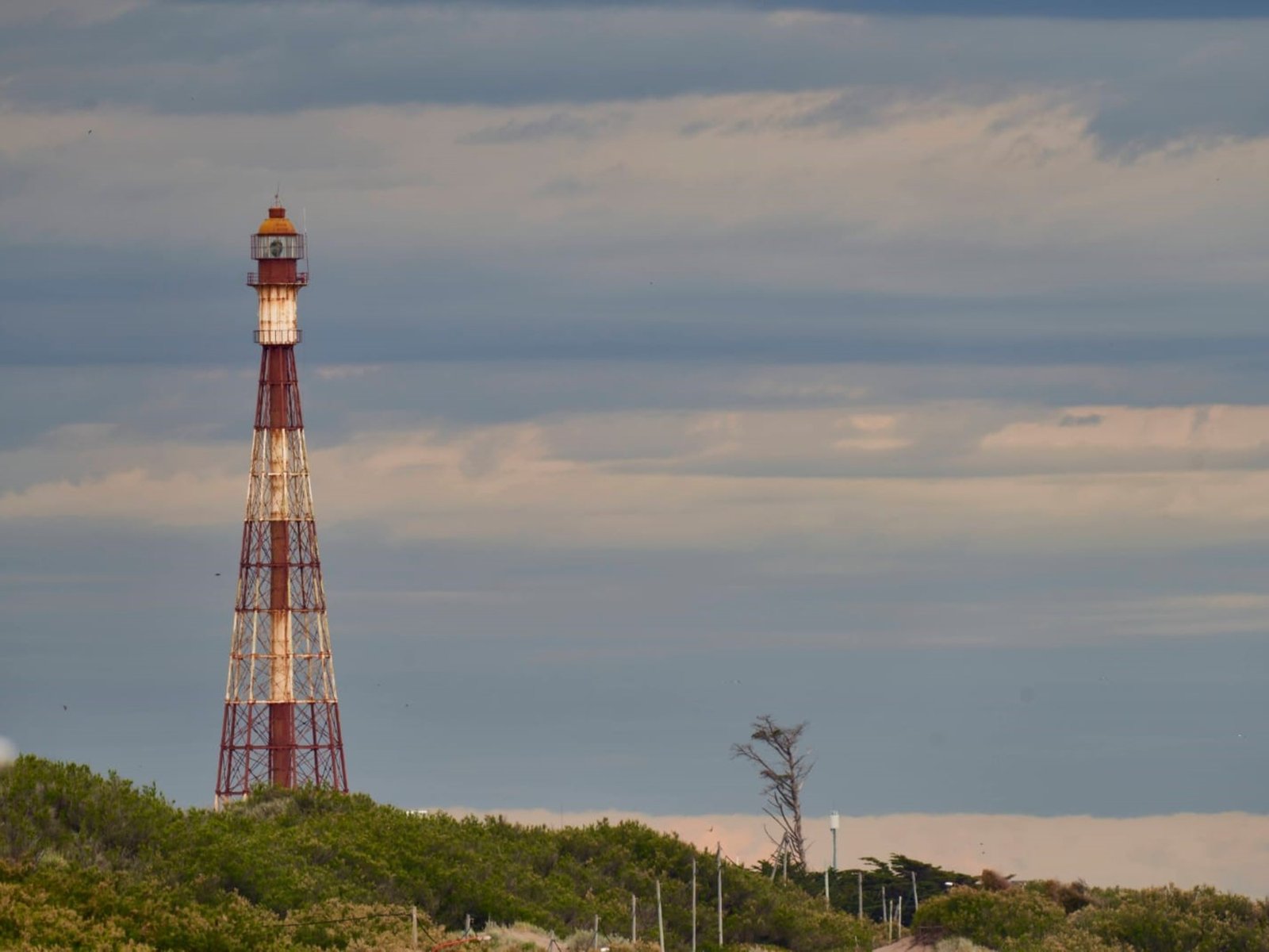 los 120 años del faro más alto del país y un reclamo urgente para que no se caiga