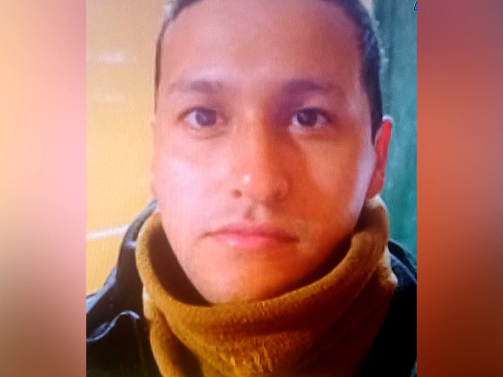 quedó en medio de un ataque con drones y misiles