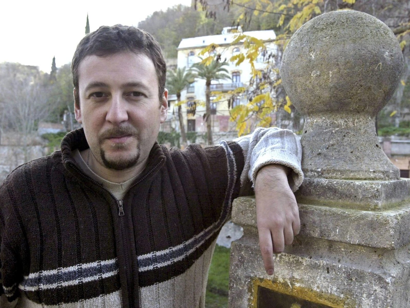 un falso policial que parodia al psicoanálisis lacaniano y a la academia