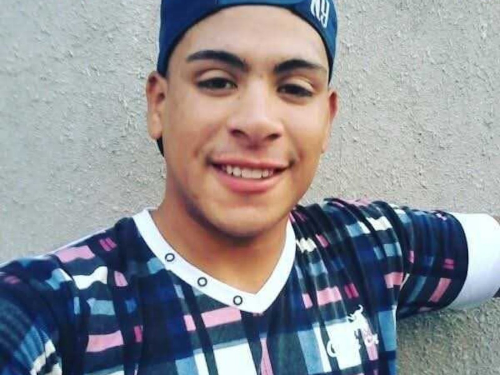 un video muestra a la víctima sangrando tras una pelea con su hermano en la calle