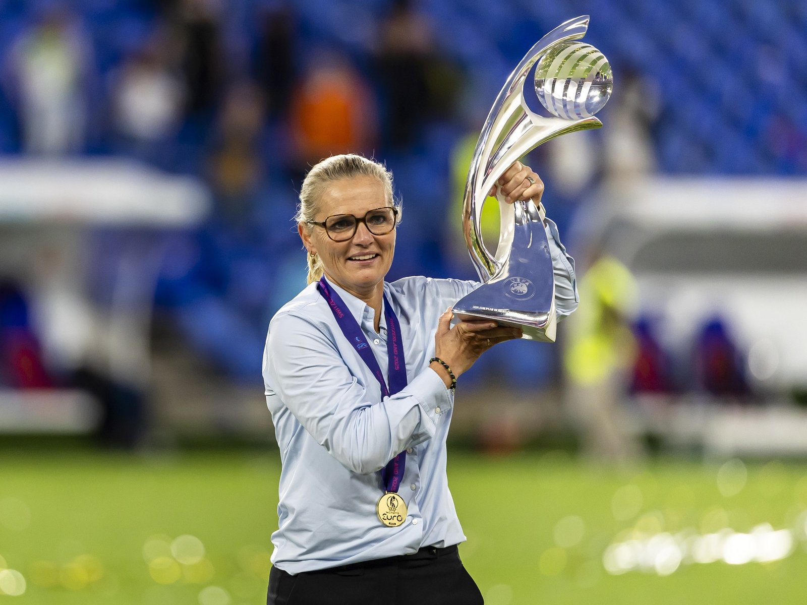 "Al menos dos mujeres por cuerpo técnico"