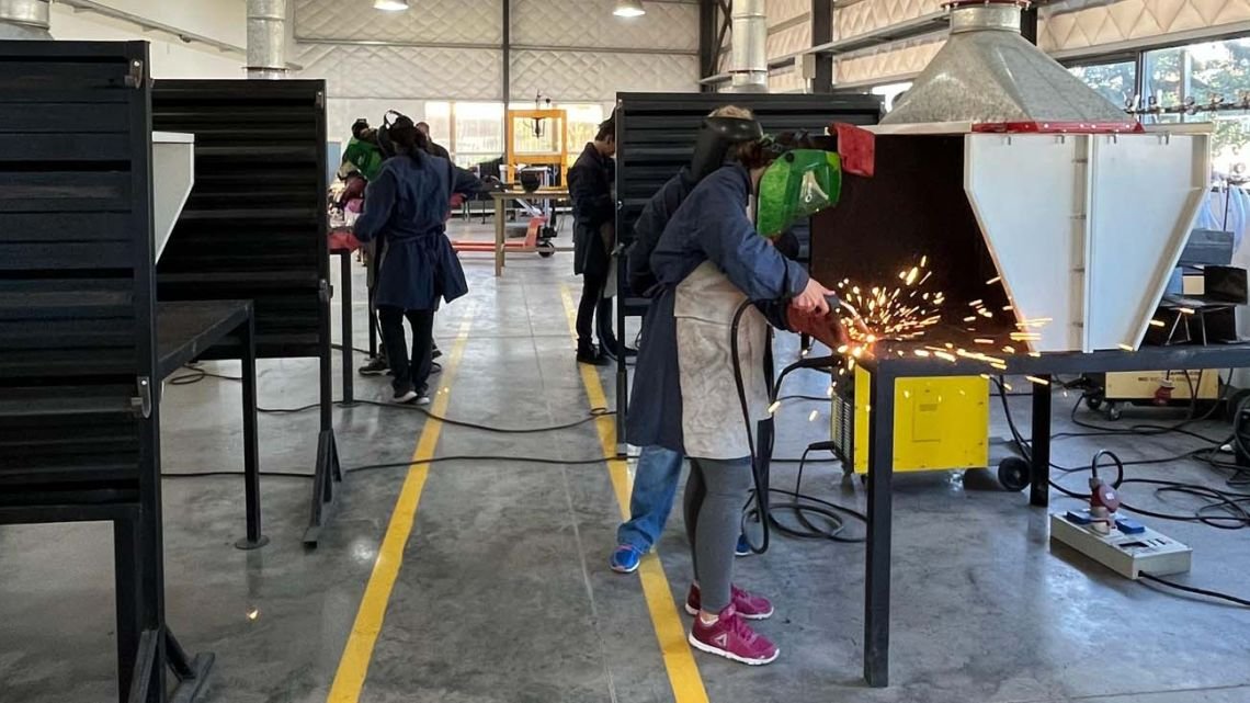 Alarma en la industria: la metalurgia se derrumba 10,3%, opera al 40% y crece la presión sobre el empleo