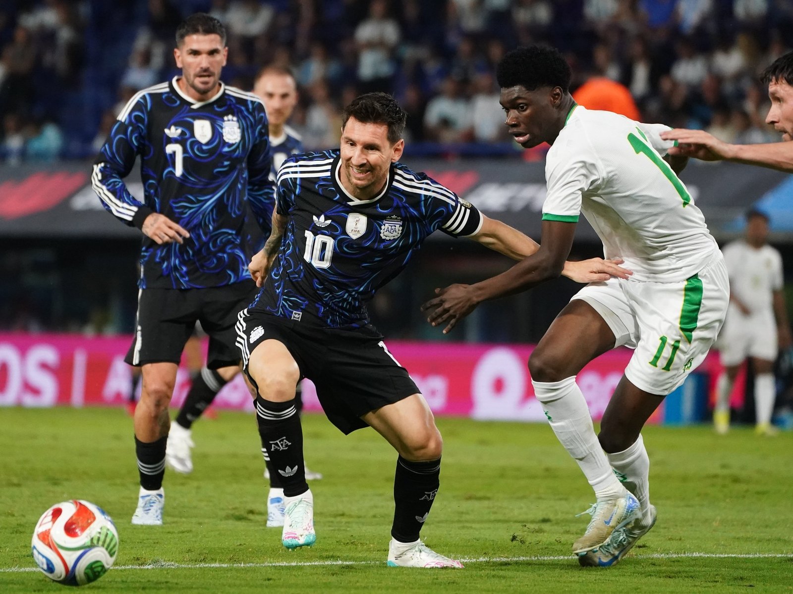 Argentina le ganó a Mauritania, pero terminó ajustado en el resultado y ni el ingreso de Messi logró encender al equipo y a la gente