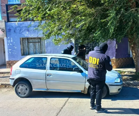 Caleta Olivia: secuestran un auto vinculado a un ataque con arma de fuego