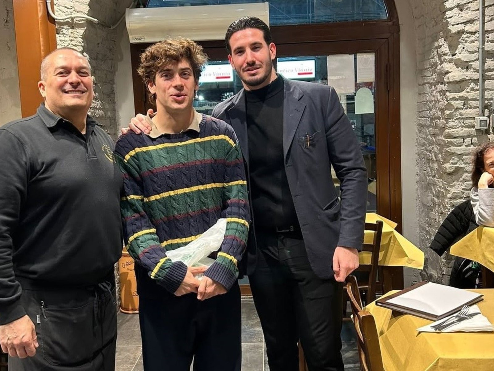 Colapinto visitó un restaurant italiano y el gerente lo definió de manera particular: "Come como un dinosaurio"