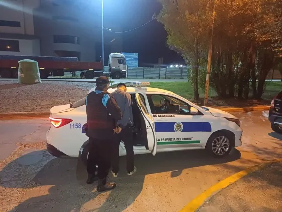 Demoraron a un hombre alcoholizado por provocar disturbios y agredir policías