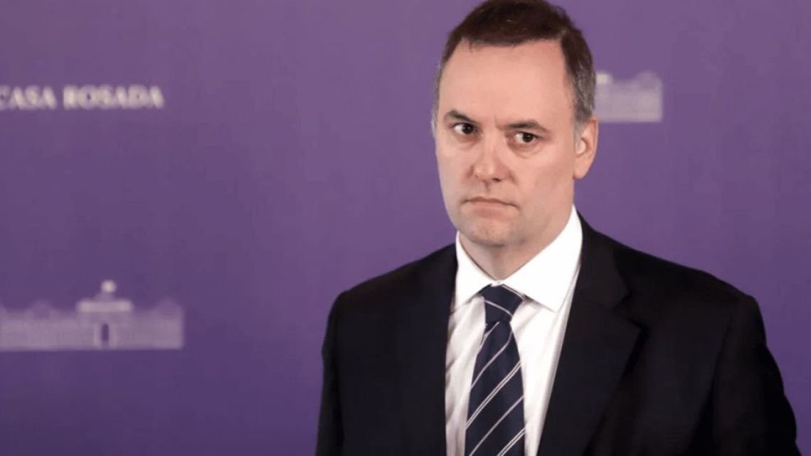 Docentes y estudiantes de la UBA tendrán una clase pública frente a la casa de Manuel Adorni