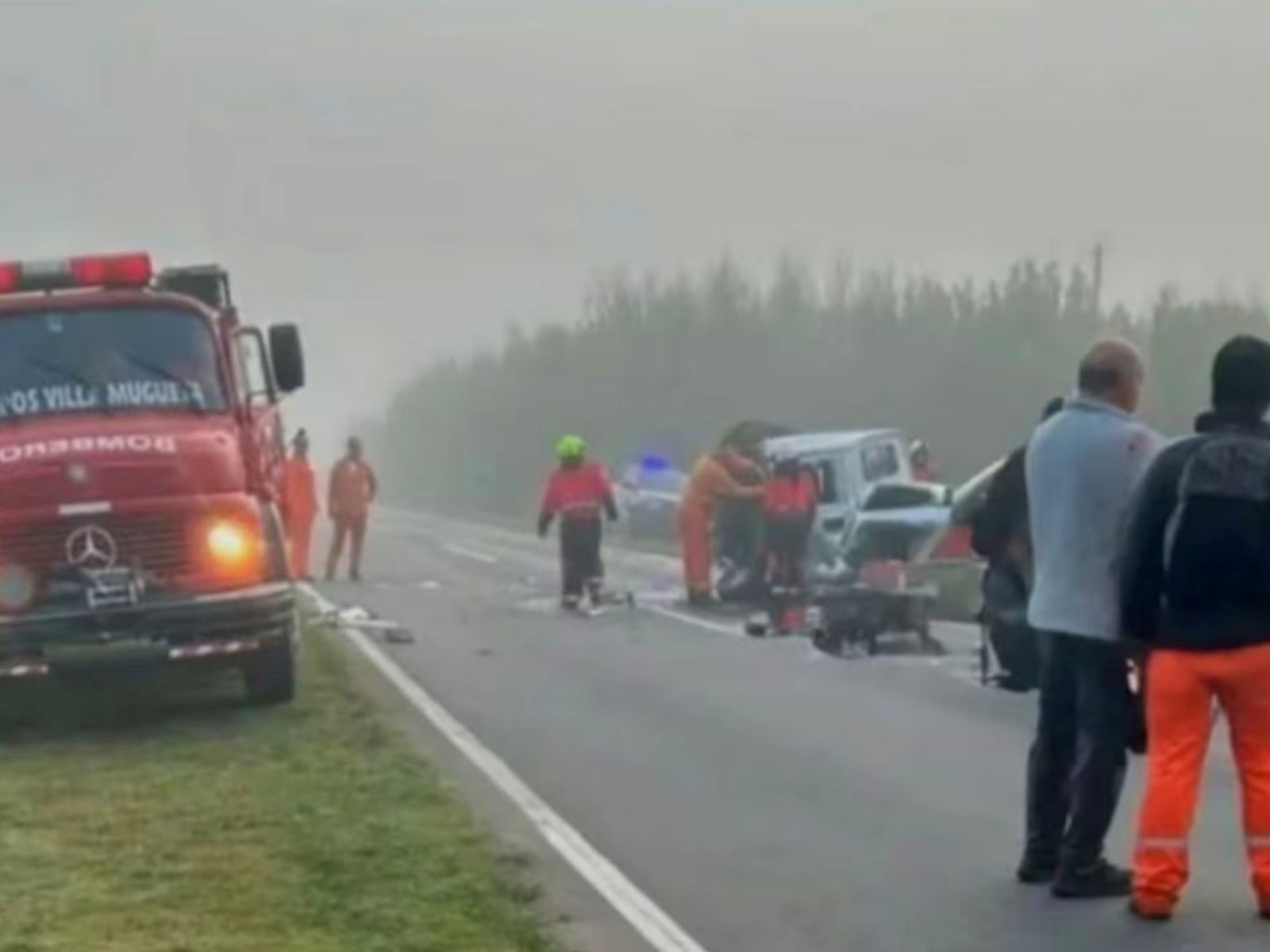 Dos muertos y cuatro heridos en un choque frontal en Santa Fe en medio de la niebla