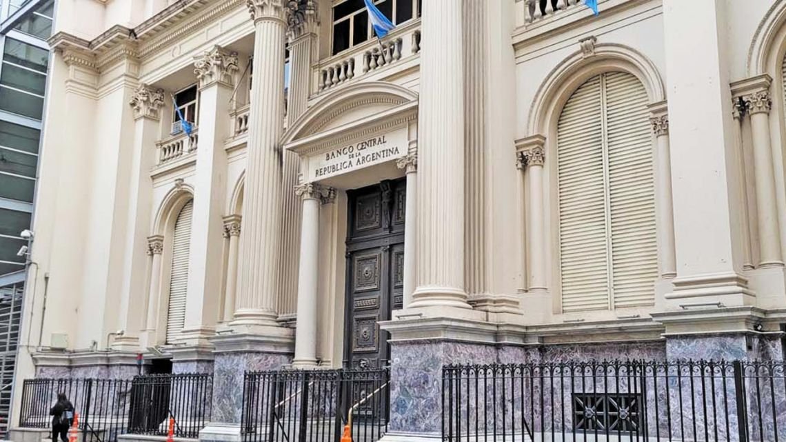 El Banco Central compró US$ 50 millones, pero las reservas perforaron los US$ 45.000 millones