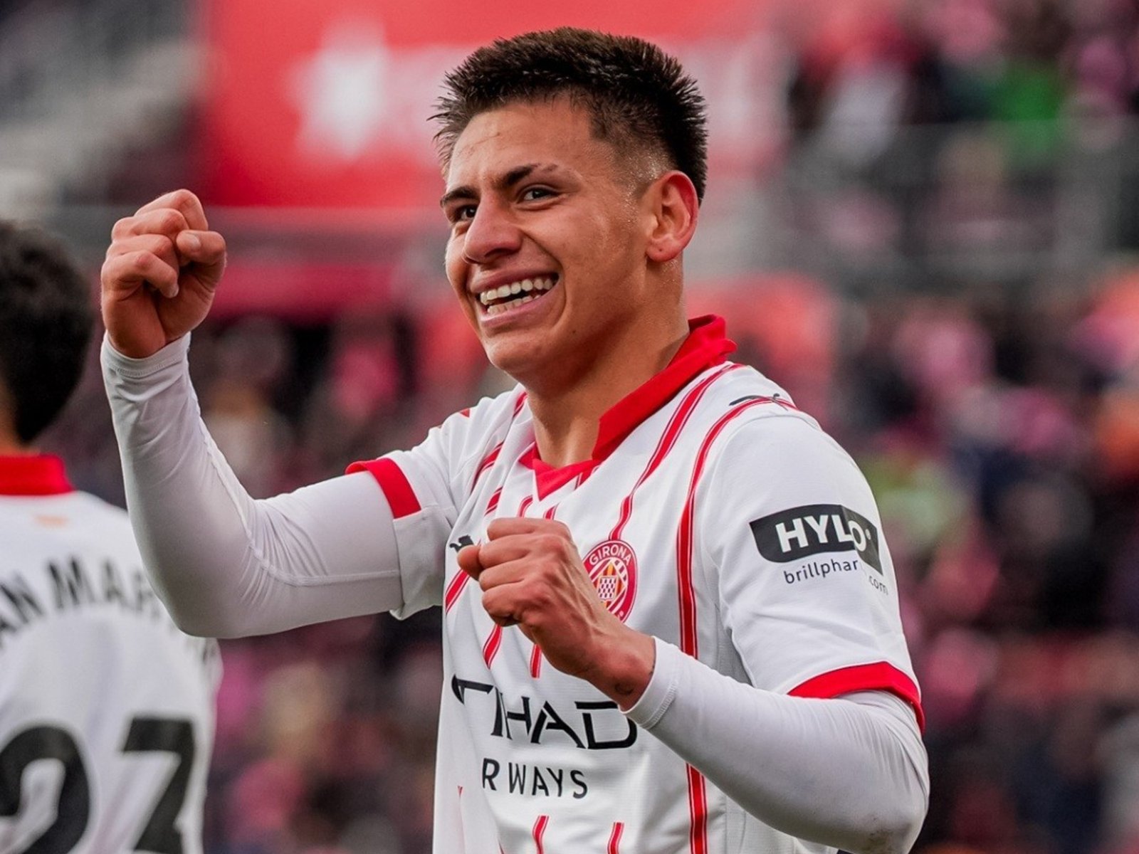 El Diablito Echeverri marcó su primer gol en Girona y se abrazó con el DT