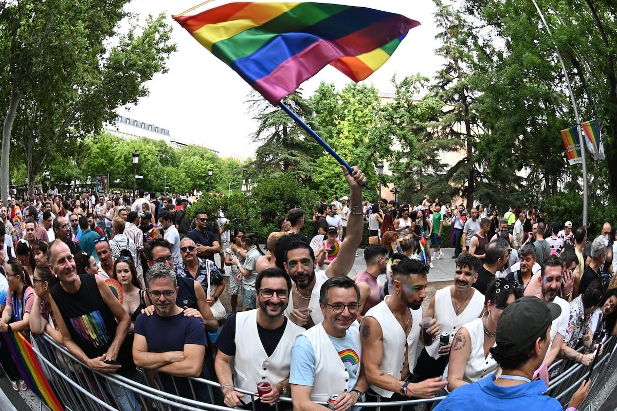 El miedo a un Gobierno con los ultras afianza el voto progresista de las personas LGTBI+ | LGTBIQ+